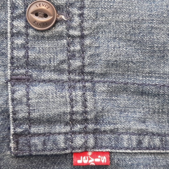 Classic levis denim shirt a wardrobe staple - Picture 4 of 6